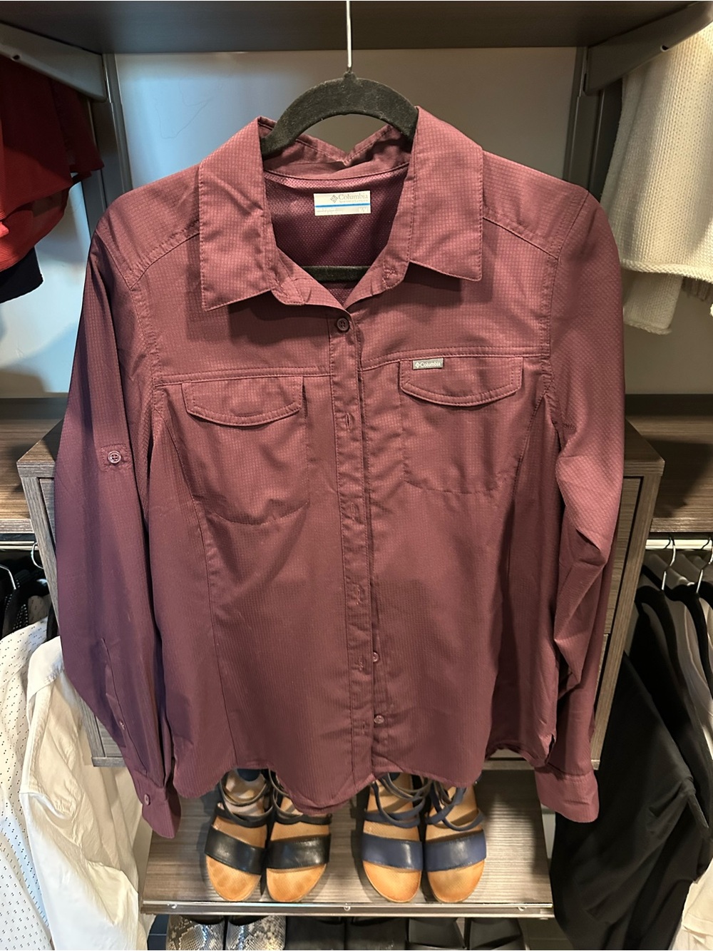 Columbia Women’s Sun Omni Shade Button-Down Shirt Deep Purple Size M